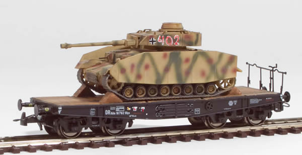REI Models 007050 - German WWII Panzer IV in Ambush Camo loaded on a heavy 4 axle DRB flat car